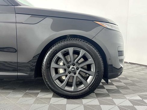 Used 2024 Land Rover Range Rover Sport SE image 32