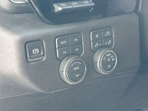 Used 2024 Chevrolet Silverado 1500 High Country w/ Technology Package image 10