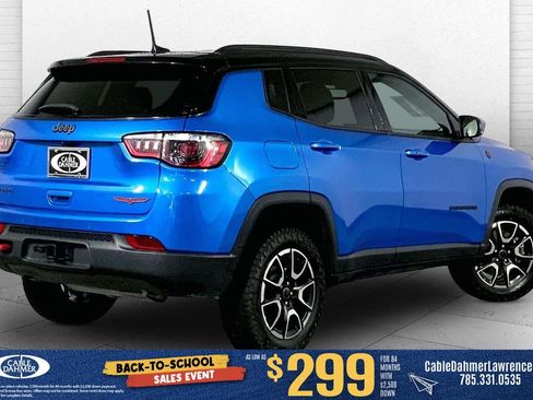 Used 2025 Jeep Compass Trailhawk w/ Trailer Tow Group AWD/4WD image 5