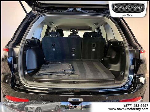 Used 2023 Jeep Grand Cherokee Laredo image 12