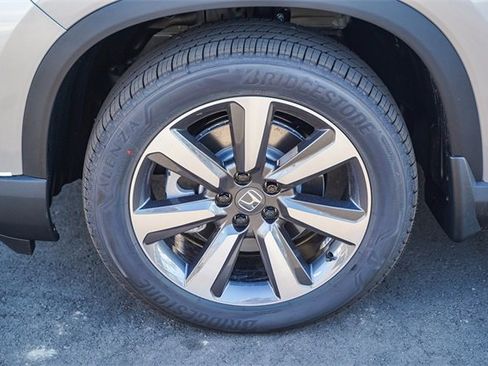 New 2025 Honda Pilot Touring image 11