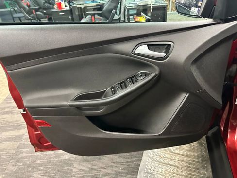 Used 2014 Ford Focus SE w/ SE Sport Package image 33