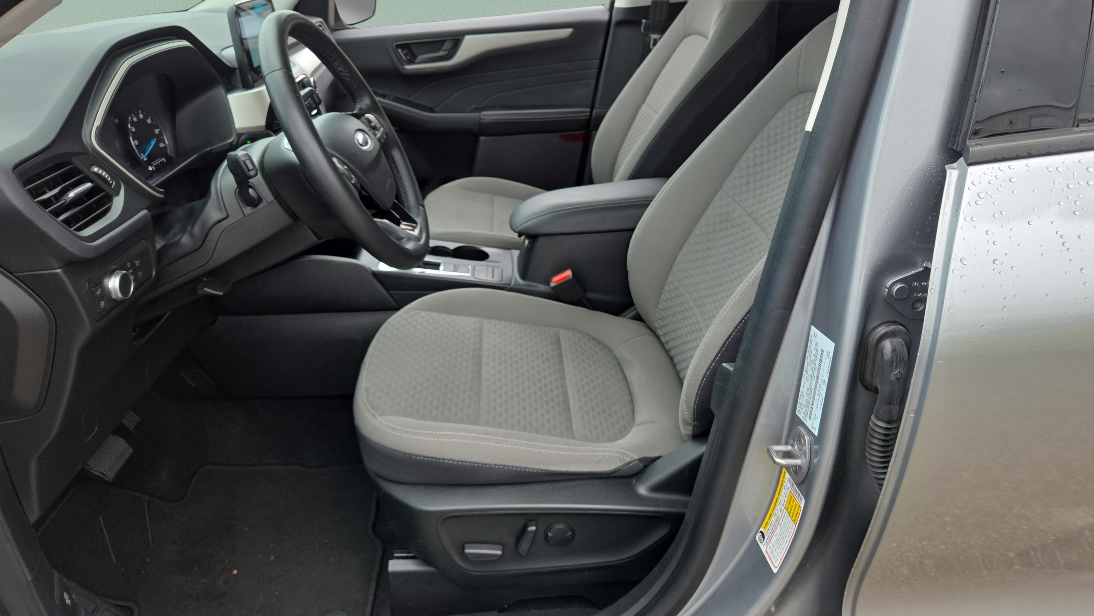 Used 2022 Ford Escape SE w/ Convenience Package FWD image 9