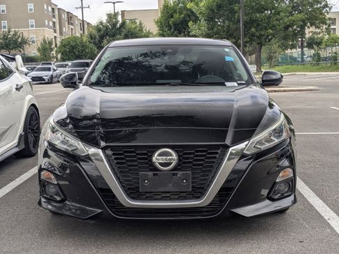 Used 2020 Nissan Altima 2.0 Platinum FWD image 2