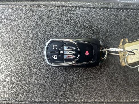 Used 2025 Buick Envista Preferred FWD image 19