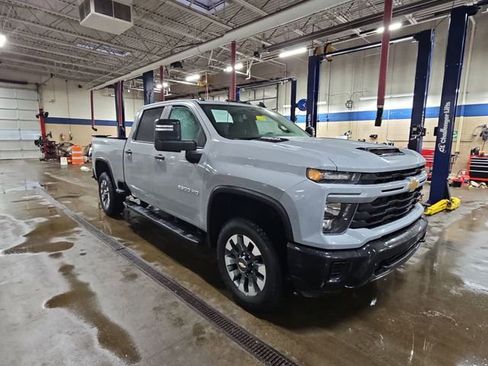 Used 2024 Chevrolet Silverado 2500 Custom w/ Custom Value Package image 10