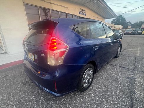 Used 2015 Toyota Prius V Five image 4