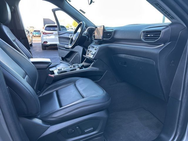 Used 2023 Ford Explorer XLT w/ Equipment Group 202A AWD/4WD image 32