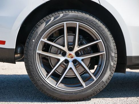Used 2026 Porsche Macan AWD/4WD image 19