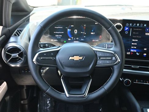 Used 2025 Chevrolet Equinox EV LT w/ Comfort Package FWD image 11