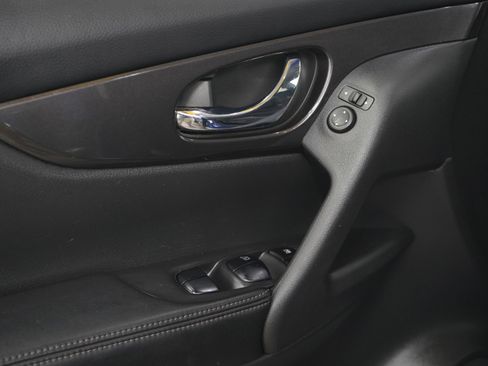 Used 2019 Nissan Rogue SV AWD/4WD image 21