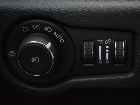 Used 2025 Chrysler Pacifica Select FWD image 21