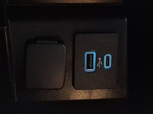 Certified 2022 Ford Explorer XLT image 24