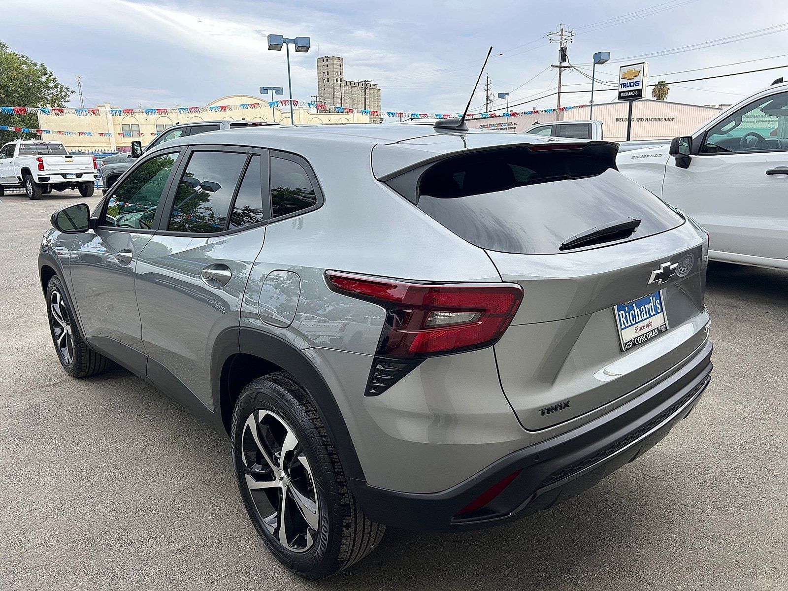 New 2026 Chevrolet Trax RS w/ Sunroof Package FWD image 5