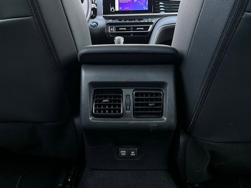 Used 2025 Toyota Camry SE image 13