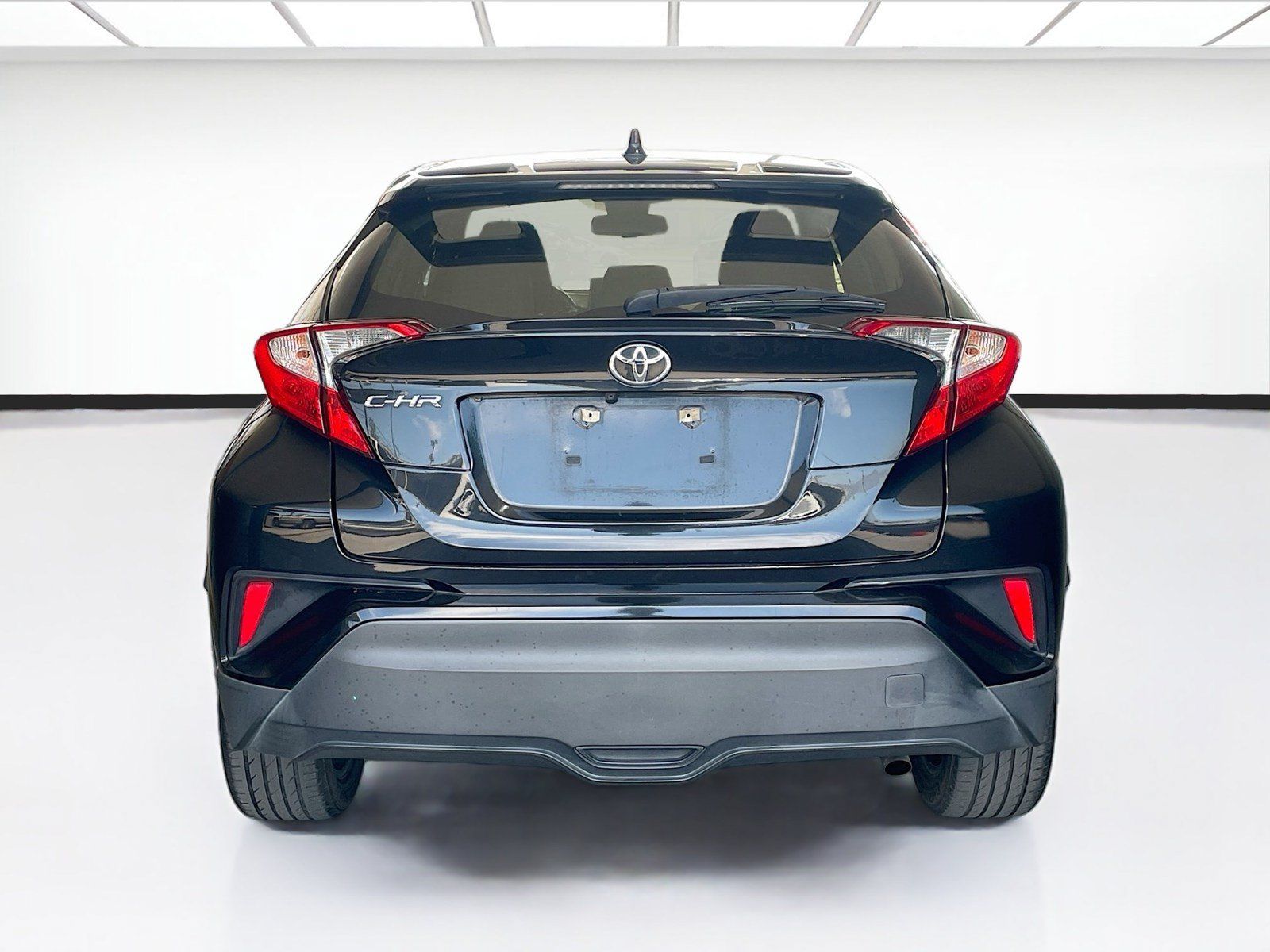 Used 2019 Toyota C-HR XLE FWD image 5