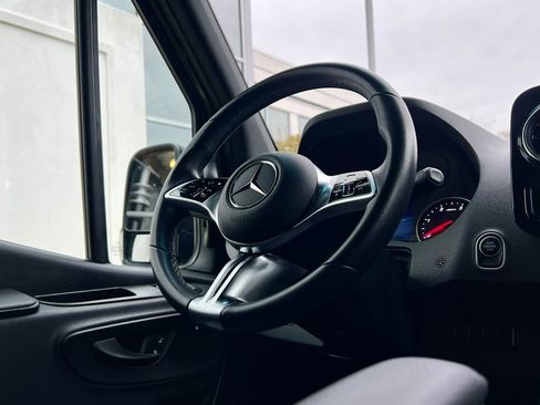 Used 2025 Mercedes-Benz Sprinter 2500 image 22