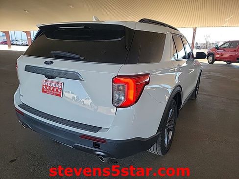 Used 2022 Ford Explorer XLT w/ Equipment Group 202A image 8
