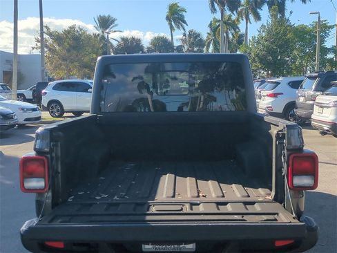 Used 2023 Jeep Gladiator Sport image 14