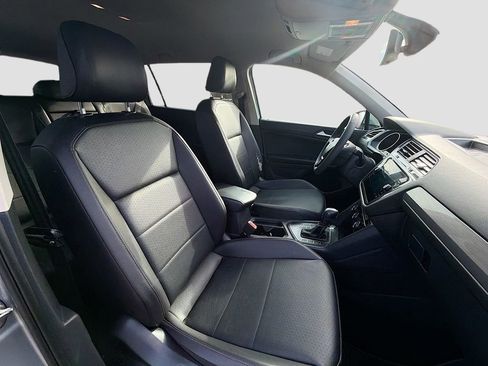 Used 2020 Volkswagen Tiguan SE R-Line image 27