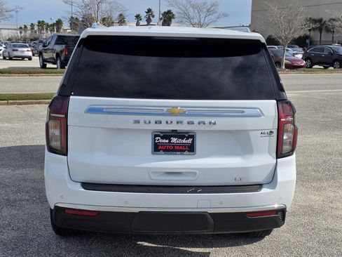 Used 2023 Chevrolet Suburban LT w/ Luxury Package image 3