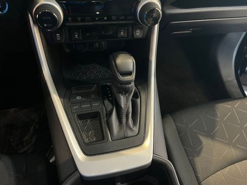 Used 2025 Toyota RAV4 XLE image 41