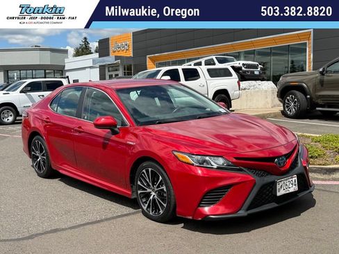 Used 2020 Toyota Camry SE FWD image 1