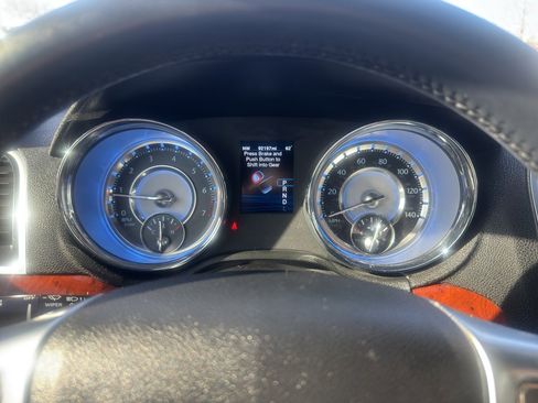 Used 2012 Chrysler 300 Limited image 10