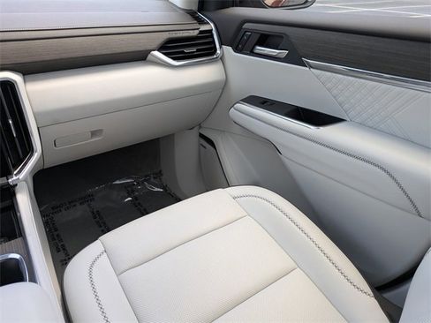 Used 2024 GMC Acadia Denali image 21