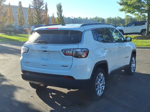 Used 2023 Jeep Compass Latitude AWD/4WD image 4
