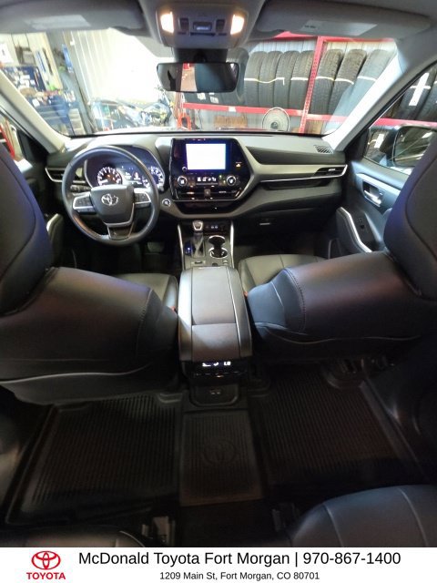 Used 2023 Toyota Highlander XLE AWD/4WD image 14