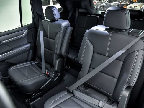 New 2027 GMC Acadia Elevation w/ Elevation Premium Package AWD/4WD image 9