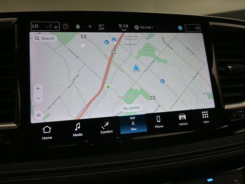 Used 2022 Chrysler Pacifica Limited w/ Uconnect Theater Family Group FWD image 19