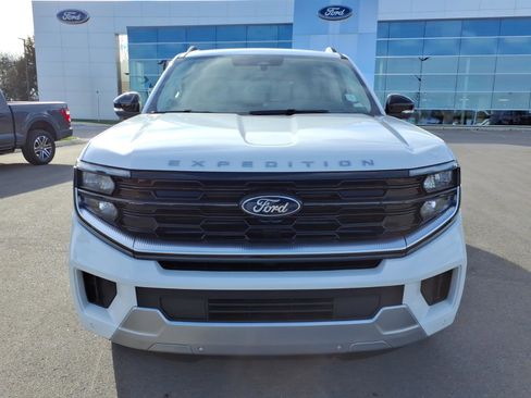 Used 2025 Ford Expedition Platinum w/ Driver's Package image 8