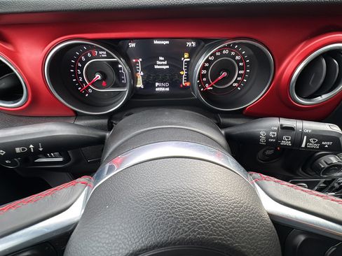 Used 2018 Jeep Wrangler Unlimited Rubicon AWD/4WD image 14