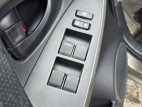 Used 2011 Toyota RAV4 4WD image 17