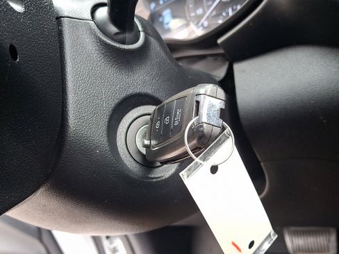 Used 2022 Hyundai Venue SEL image 23