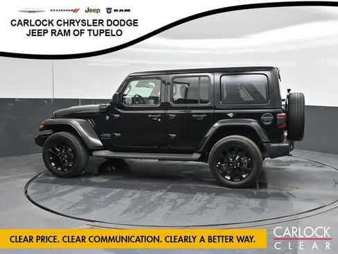 Used 2025 Jeep Wrangler Unlimited Sahara AWD/4WD image 9