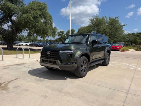 Used 2024 Lexus GX 550 AWD/4WD image 2