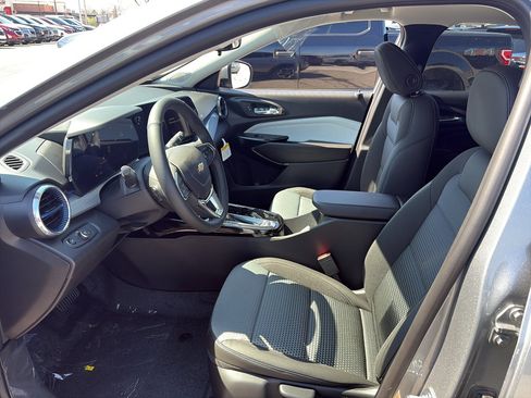 New 2026 Chevrolet Trax LT w/ Sunroof Package FWD image 7
