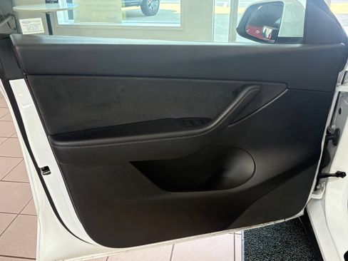 Used 2022 Tesla Model Y Performance AWD/4WD image 18