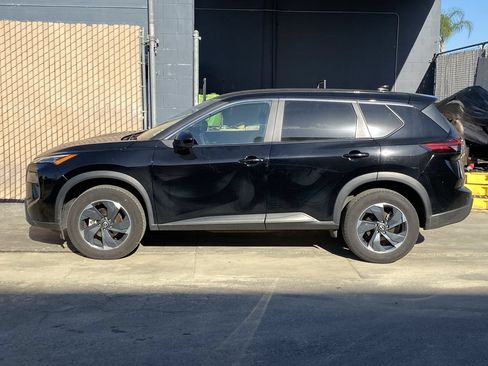 Certified 2024 Nissan Rogue SV AWD/4WD image 3
