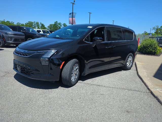 New 2027 Chrysler Pacifica Select w/ Family Tech Group FWD image 5