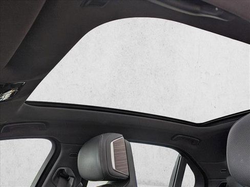 Used 2024 BMW 760i xDrive w/ Premium Package image 13