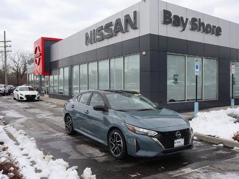 Certified 2025 Nissan Sentra SR w/ SR Premium Package FWD image 1
