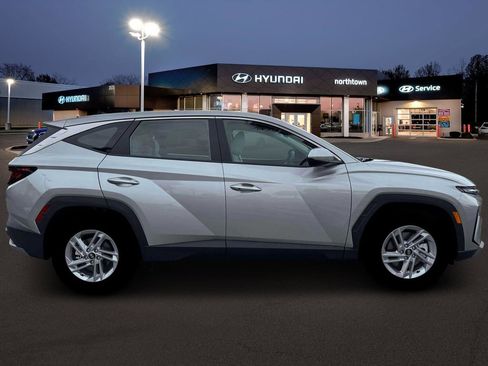 New 2026 Hyundai Tucson SE image 9