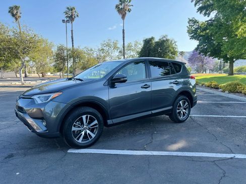 Used 2018 Toyota RAV4 XLE w/ Carpet Mat Package FWD image 9