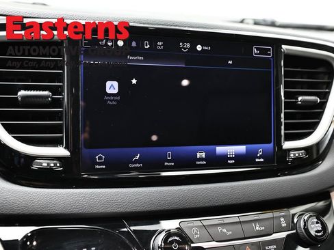 Used 2023 Chrysler Pacifica Touring-L FWD image 19