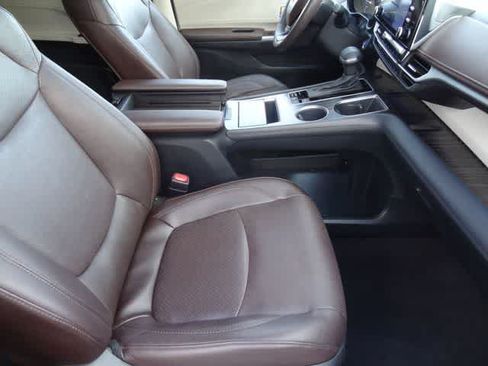 Certified 2023 Toyota Sienna Platinum AWD/4WD image 24