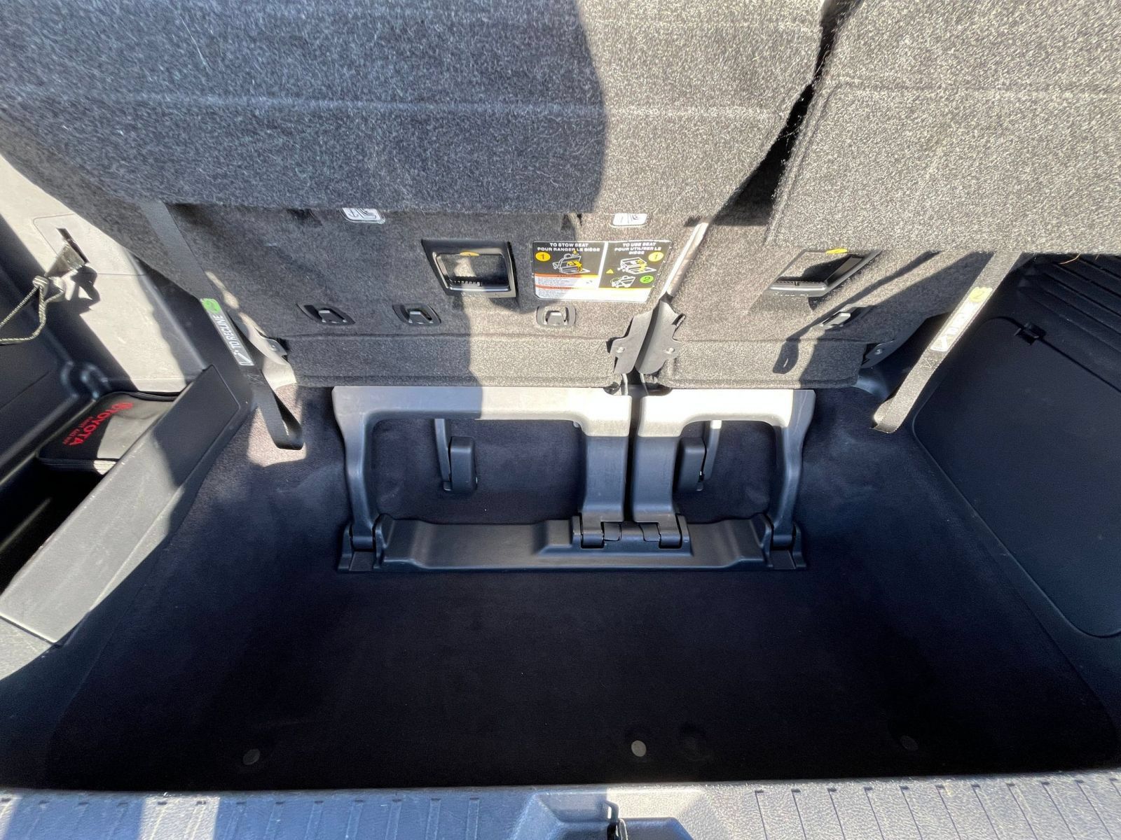 Used 2025 Toyota Sienna XLE FWD image 33